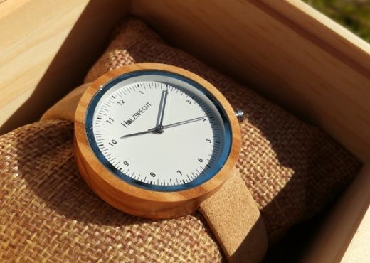 Armbanduhr aus Holz Frühlingsstern
