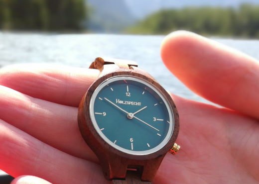 Holzuhr Waldgoldstern Walnuss