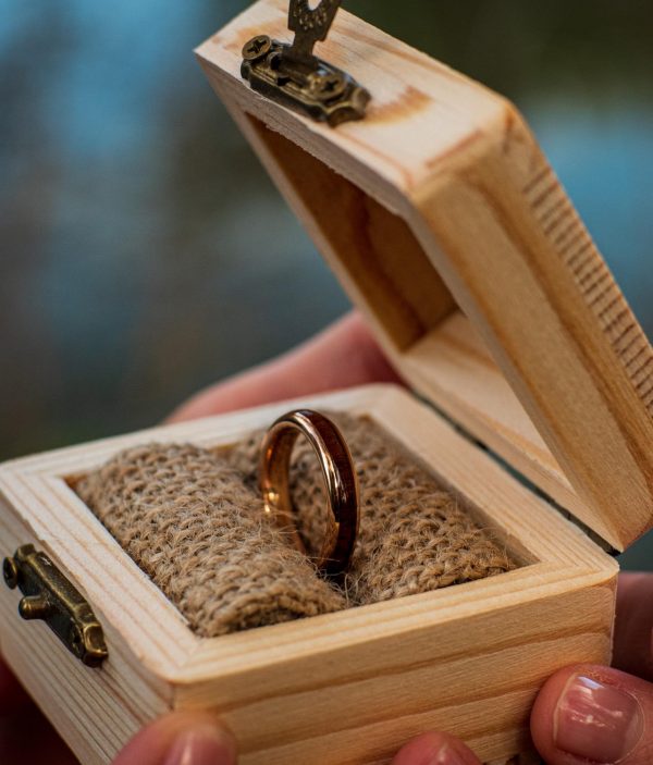 Holzspecht engagement ring with wood